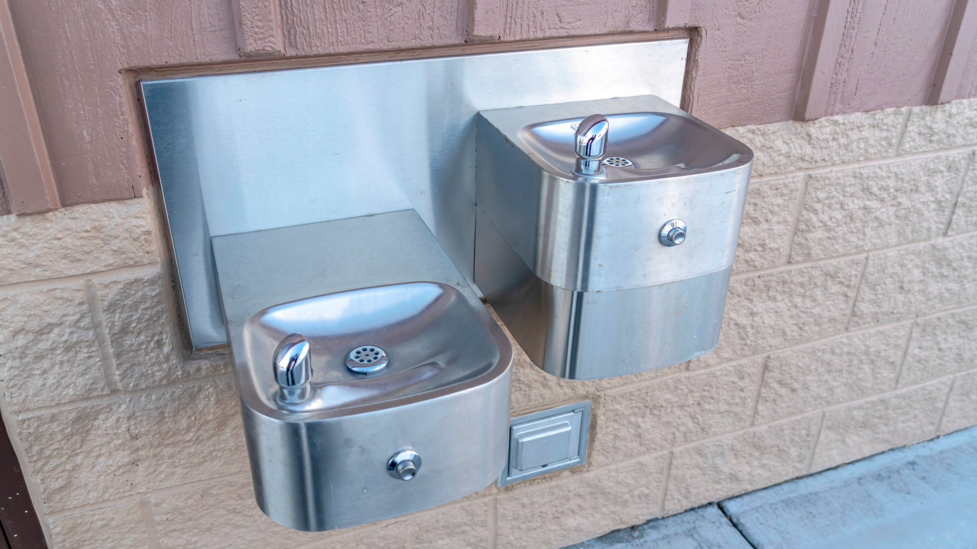 How to clean commercial water fountains
