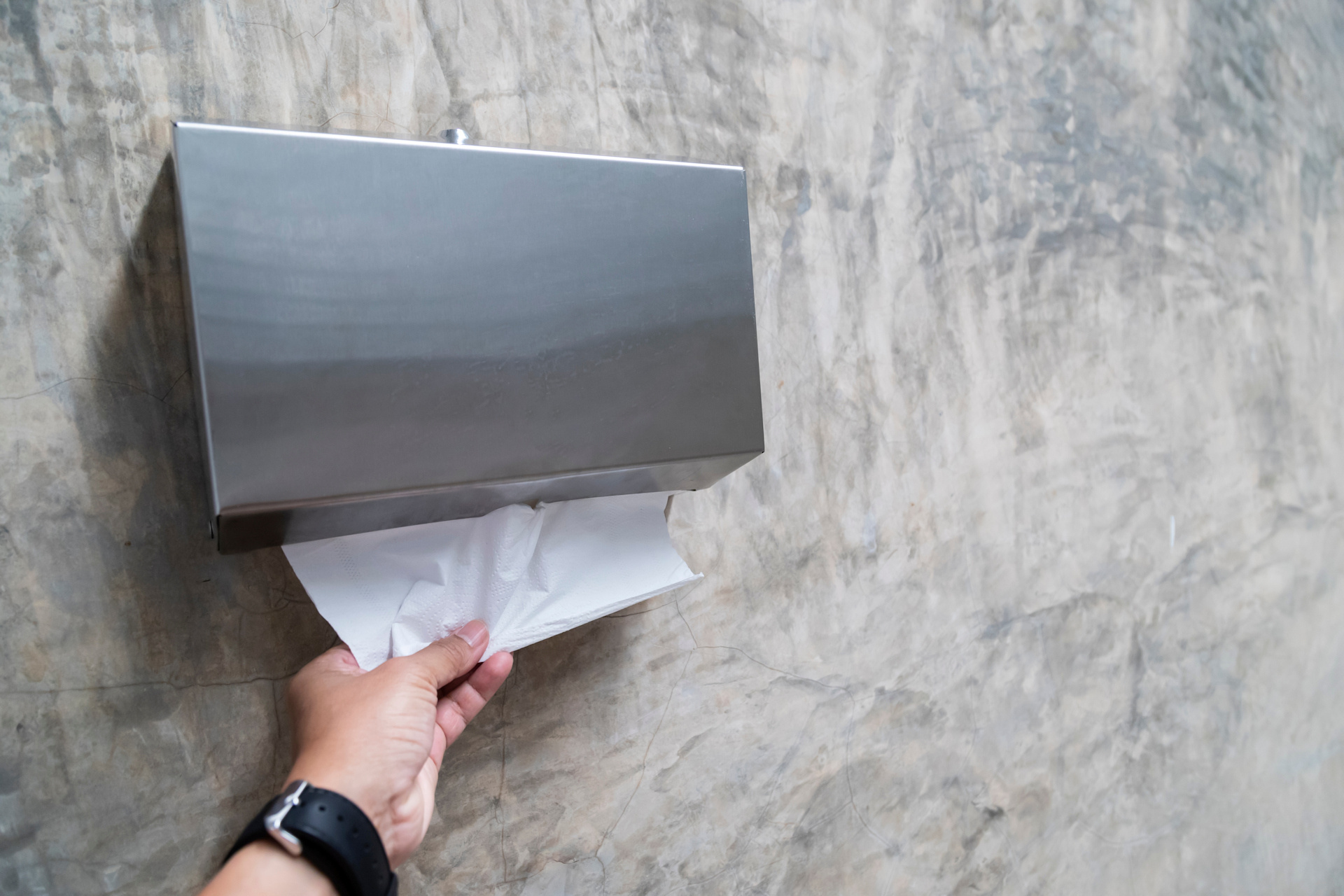 How to pick the best commercial paper towel dispenser for your business or office