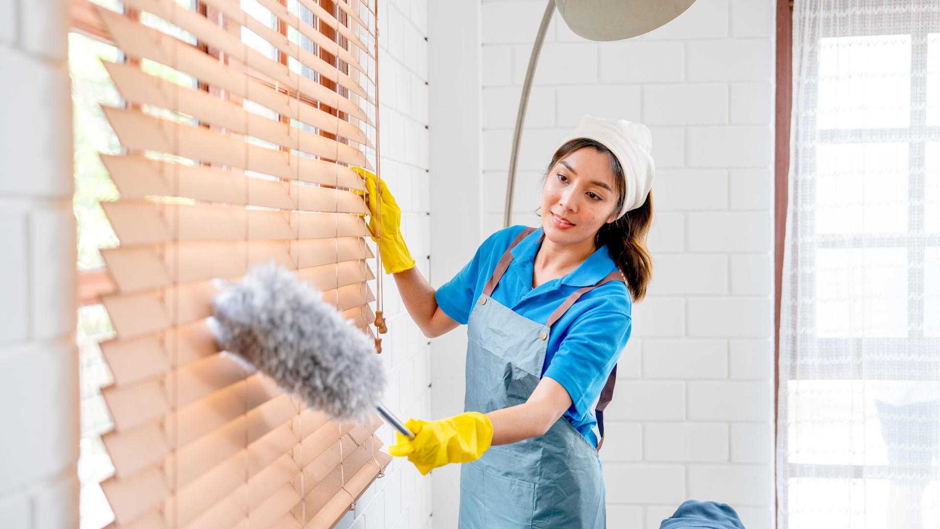 How to dust and clean window blinds