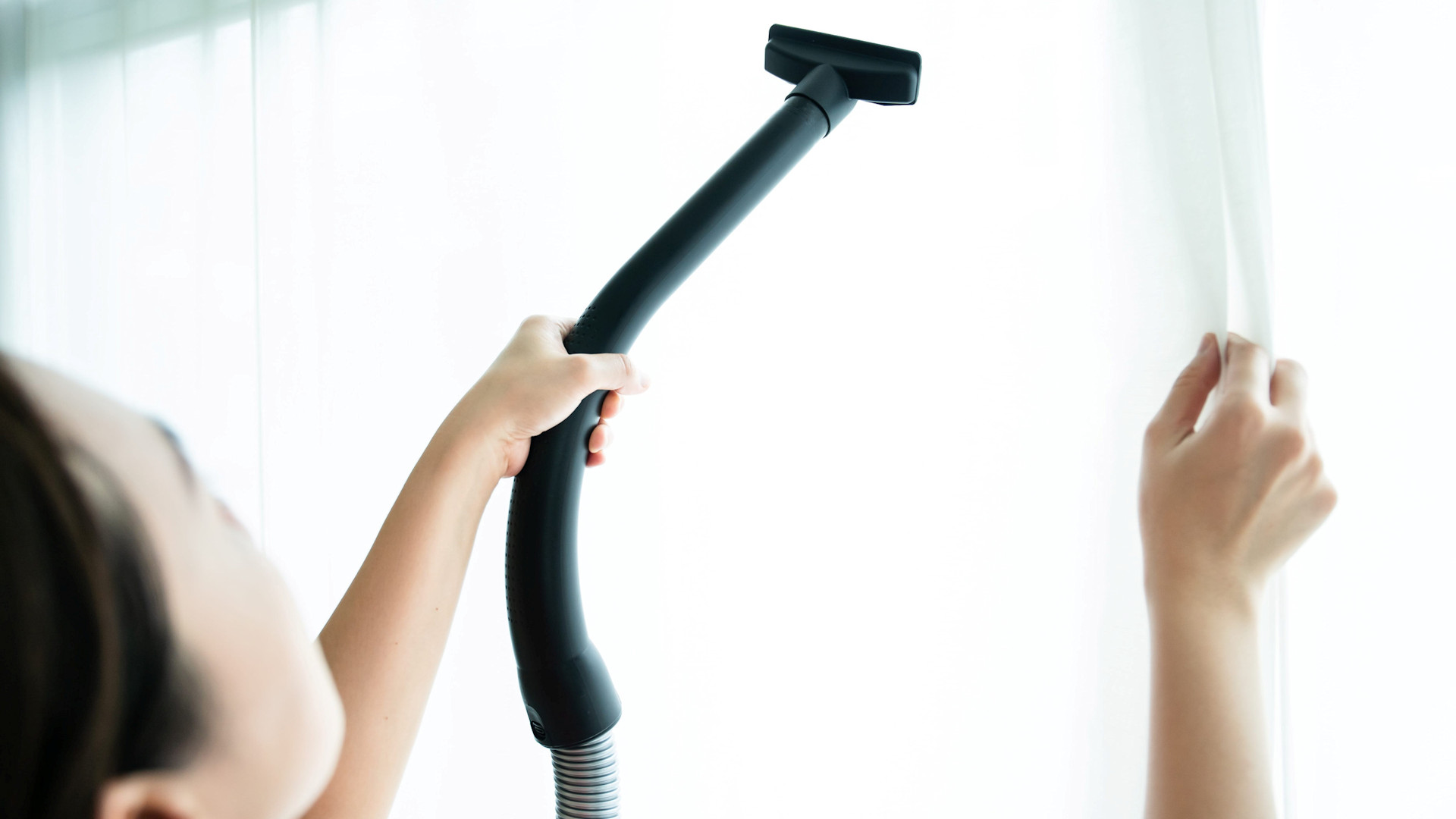 How to clean and remove cobwebs